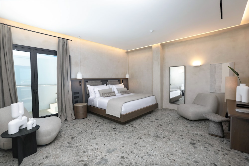 Aeonic Suites and Spa — Hotel rooms in Ornos, South Aegean