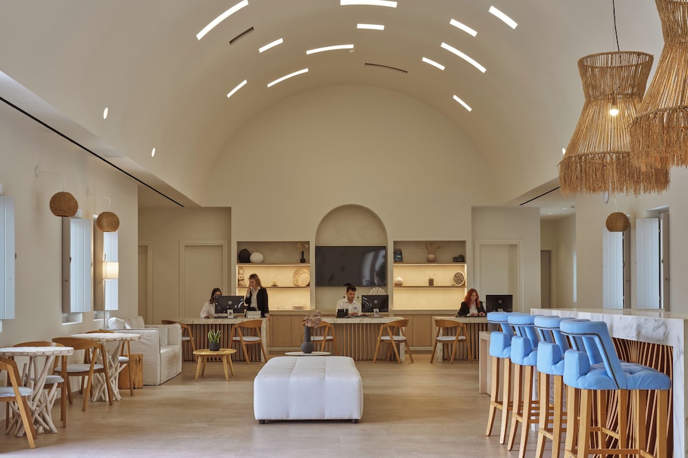 Meltemi Blu - Adults Only — Restaurant & bars in Perissa, South Aegean