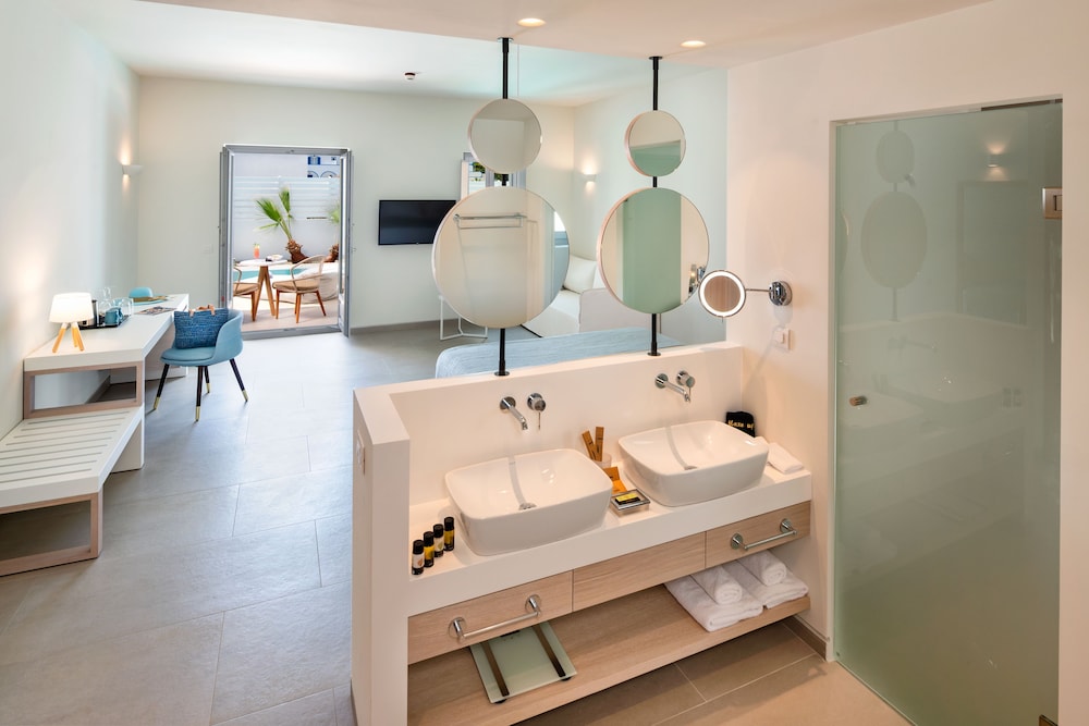Meltemi Blu - Adults Only — Hotel rooms in Perissa, South Aegean