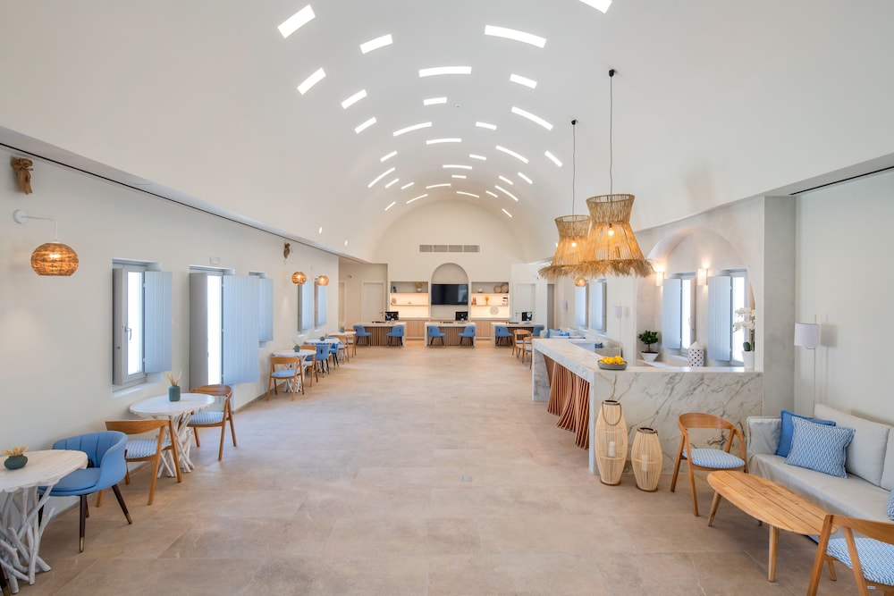 Meltemi Blu - Adults Only — Restaurant & bars in Perissa, South Aegean