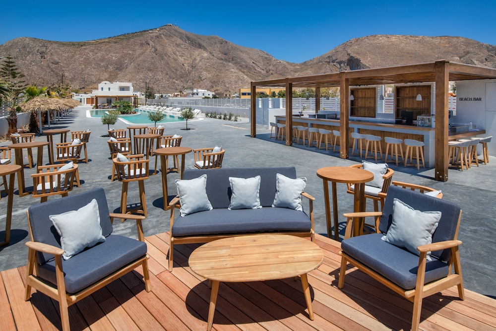 Meltemi Blu - Adults Only — Restaurant & bars in Perissa, South Aegean