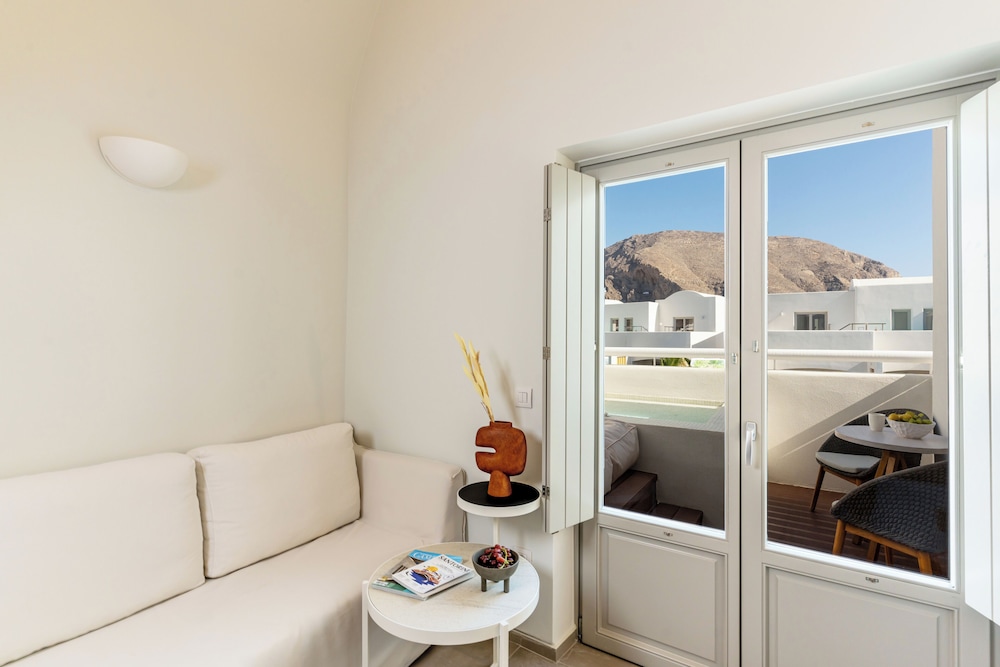 Meltemi Blu - Adults Only — Hotel rooms in Perissa, South Aegean