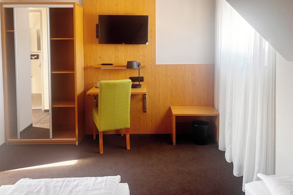 Garner Hotel Stuttgart - Zuffenhausen by IHG — Hotel rooms in Stuttgart, Baden-Wurttemberg