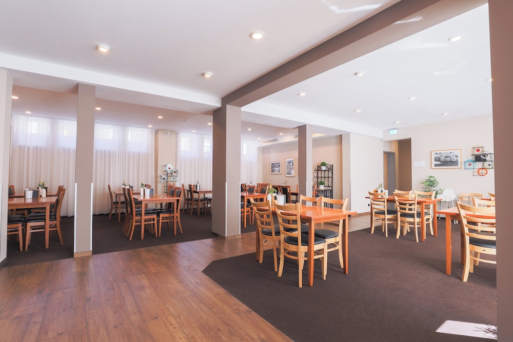 Garner Hotel Stuttgart - Zuffenhausen by IHG — Restaurant & bars in Stuttgart, Baden-Wurttemberg