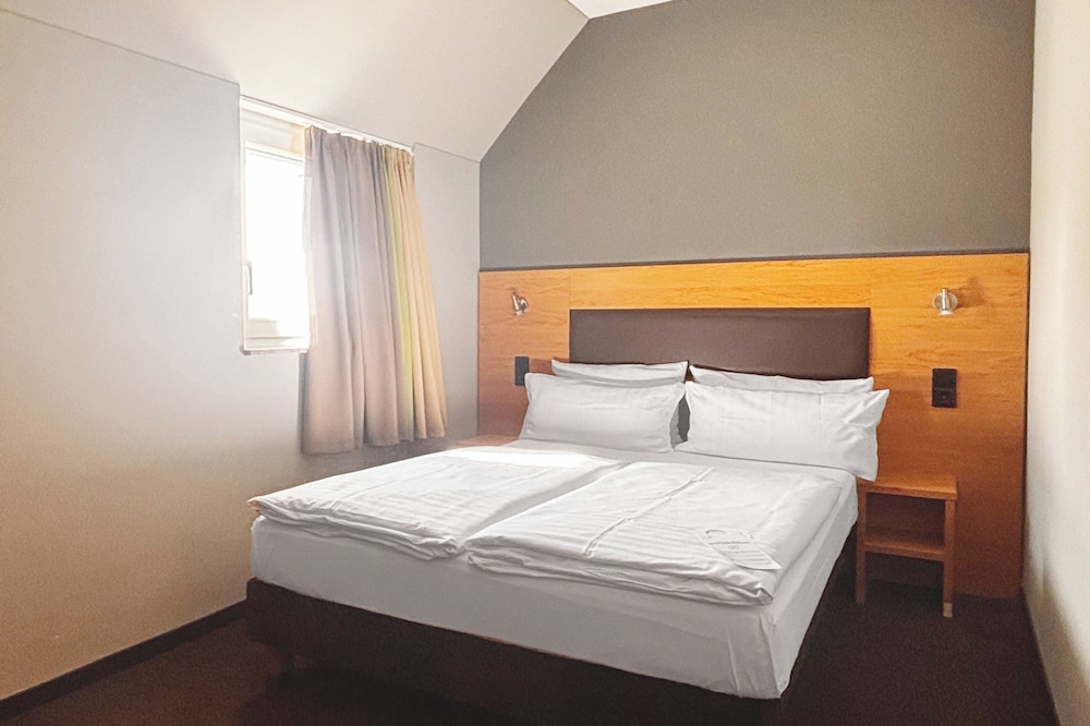 Garner Hotel Stuttgart - Zuffenhausen by IHG — Hotel rooms in Stuttgart, Baden-Wurttemberg