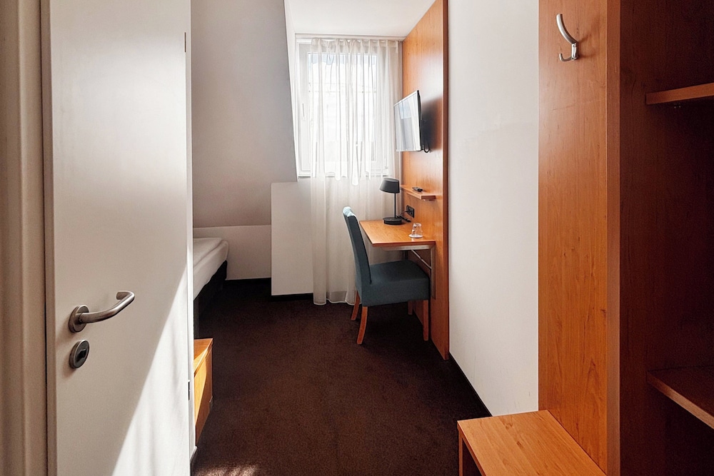 Garner Hotel Stuttgart - Zuffenhausen by IHG — Hotel rooms in Stuttgart, Baden-Wurttemberg