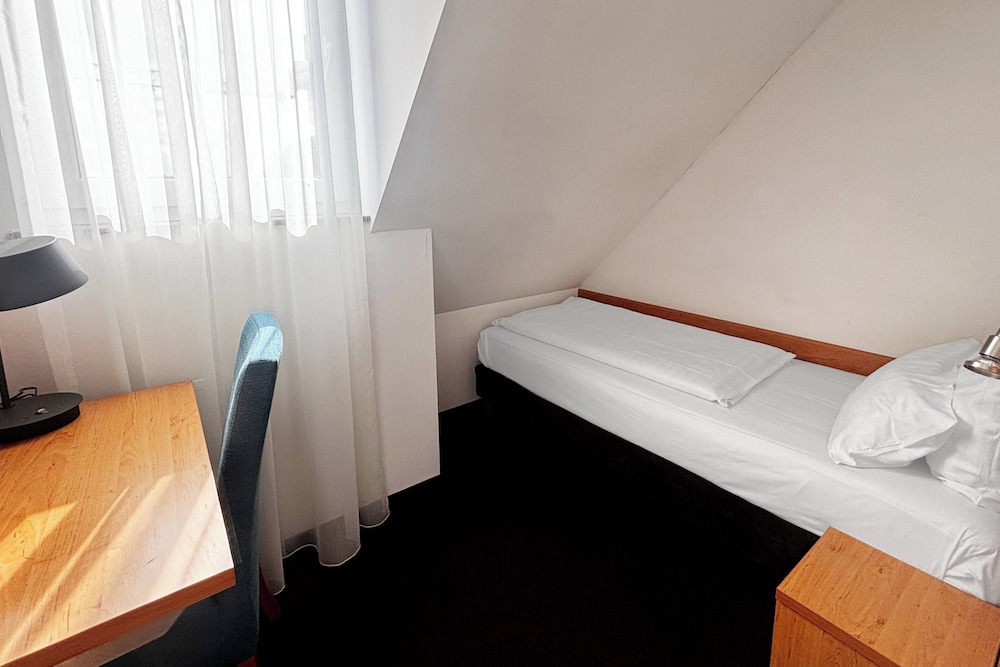 Garner Hotel Stuttgart - Zuffenhausen by IHG — Hotel rooms in Stuttgart, Baden-Wurttemberg