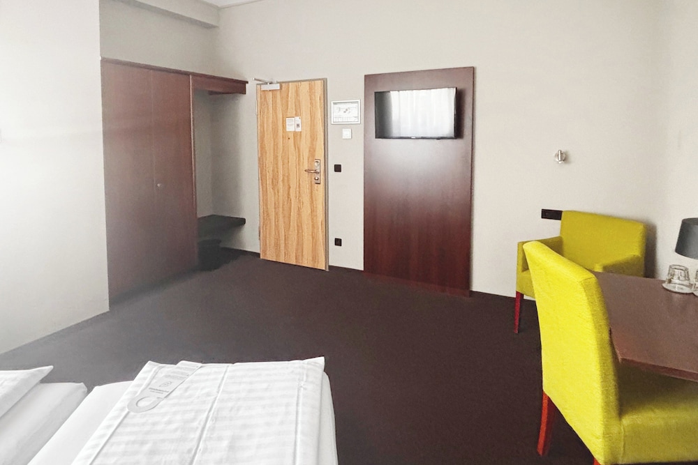 Garner Hotel Stuttgart - Zuffenhausen by IHG — Hotel rooms in Stuttgart, Baden-Wurttemberg