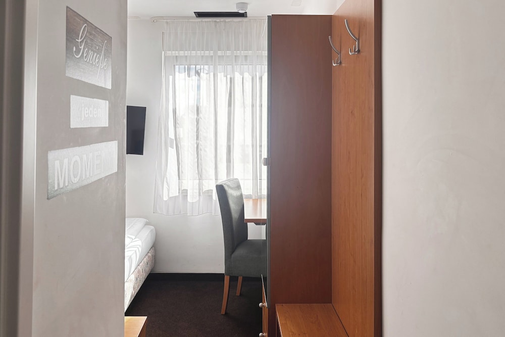 Garner Hotel Stuttgart - Zuffenhausen by IHG — Hotel rooms in Stuttgart, Baden-Wurttemberg