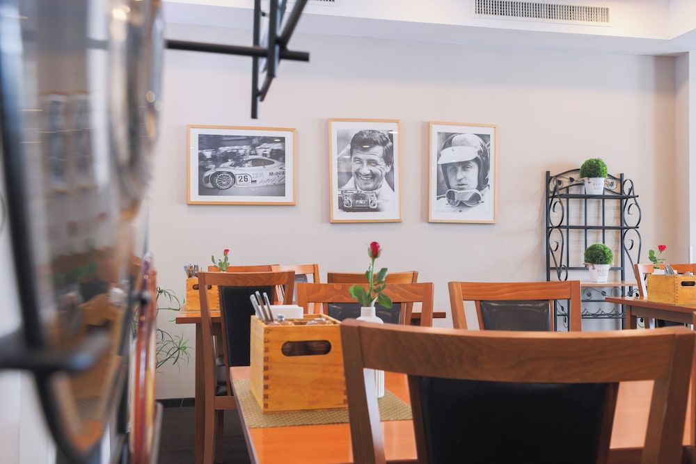 Garner Hotel Stuttgart - Zuffenhausen by IHG — Restaurant & bars in Stuttgart, Baden-Wurttemberg