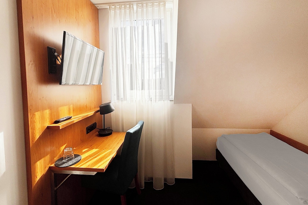Garner Hotel Stuttgart - Zuffenhausen by IHG — Hotel rooms in Stuttgart, Baden-Wurttemberg