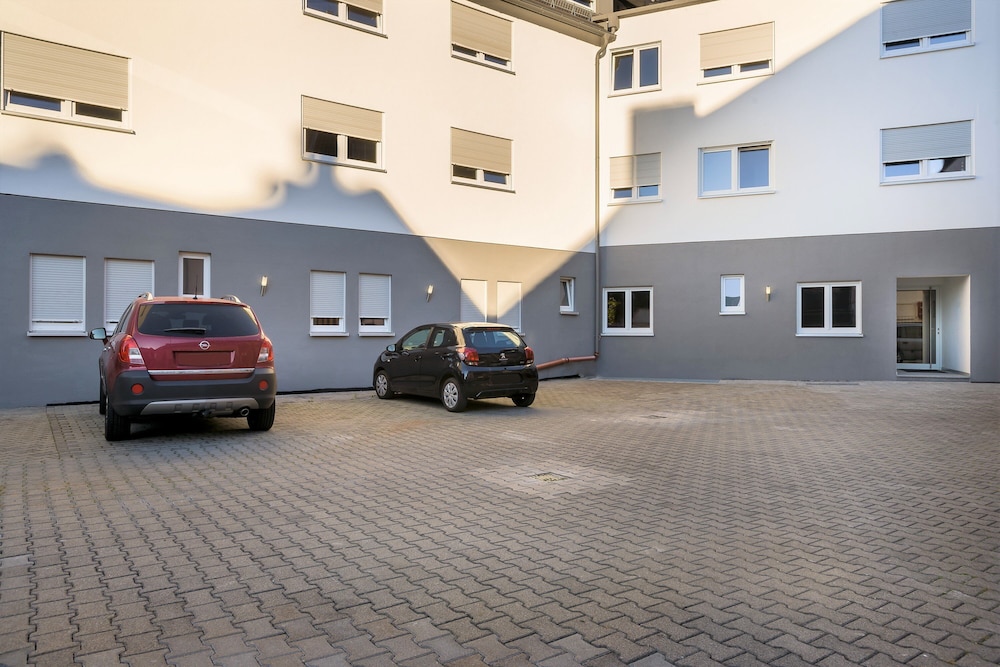 Garner Hotel Stuttgart - Zuffenhausen by IHG — Hotel building in Stuttgart, Baden-Wurttemberg