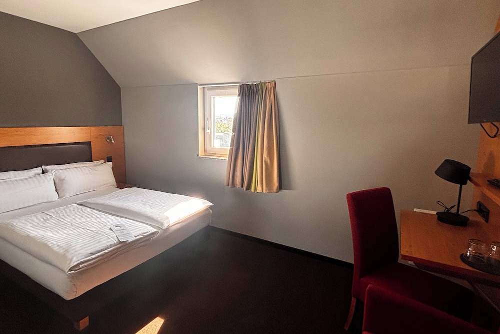 Garner Hotel Stuttgart - Zuffenhausen by IHG — Hotel rooms in Stuttgart, Baden-Wurttemberg