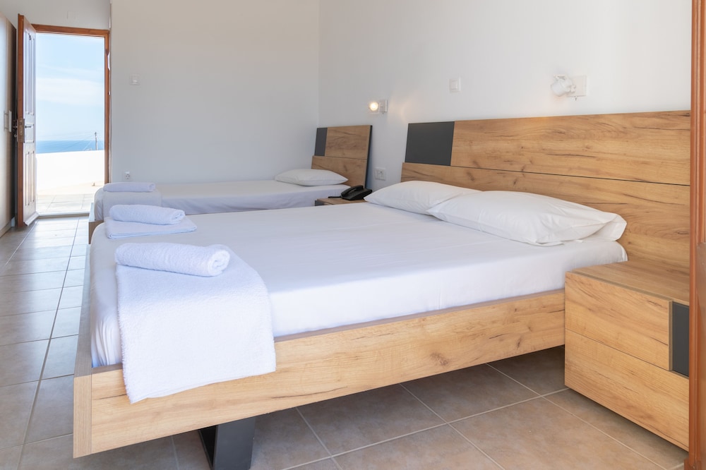 Adamastos — Hotel rooms in Akrotiri, South Aegean