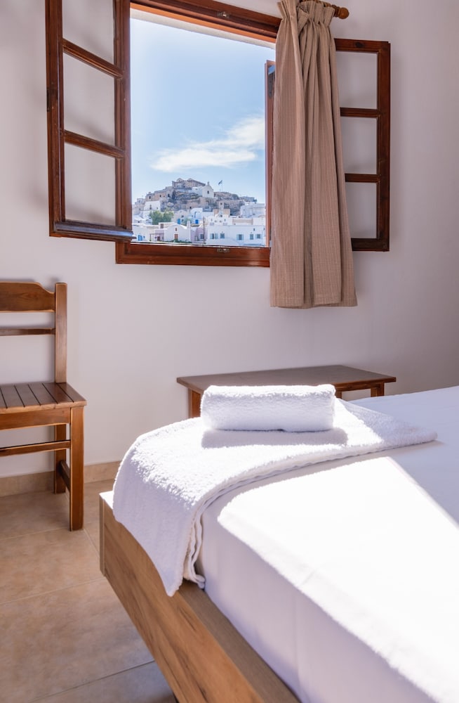 Adamastos — Hotel rooms in Akrotiri, South Aegean