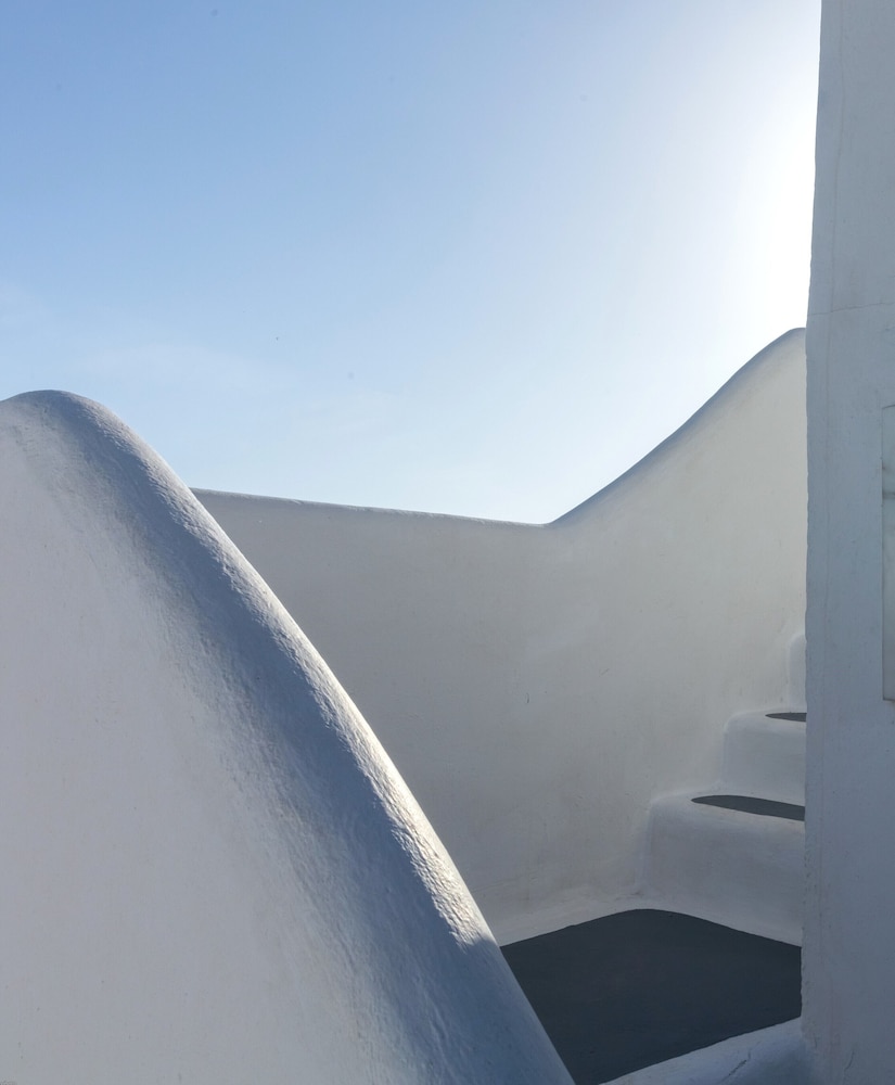 Adamastos — Hotel building in Akrotiri, South Aegean