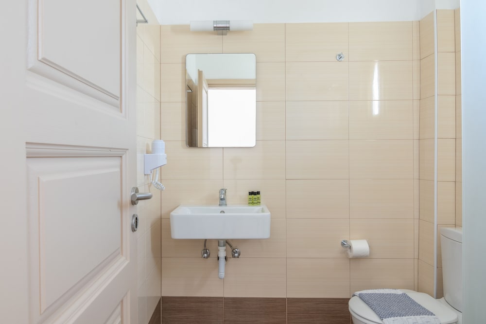 Adamastos — Hotel rooms in Akrotiri, South Aegean