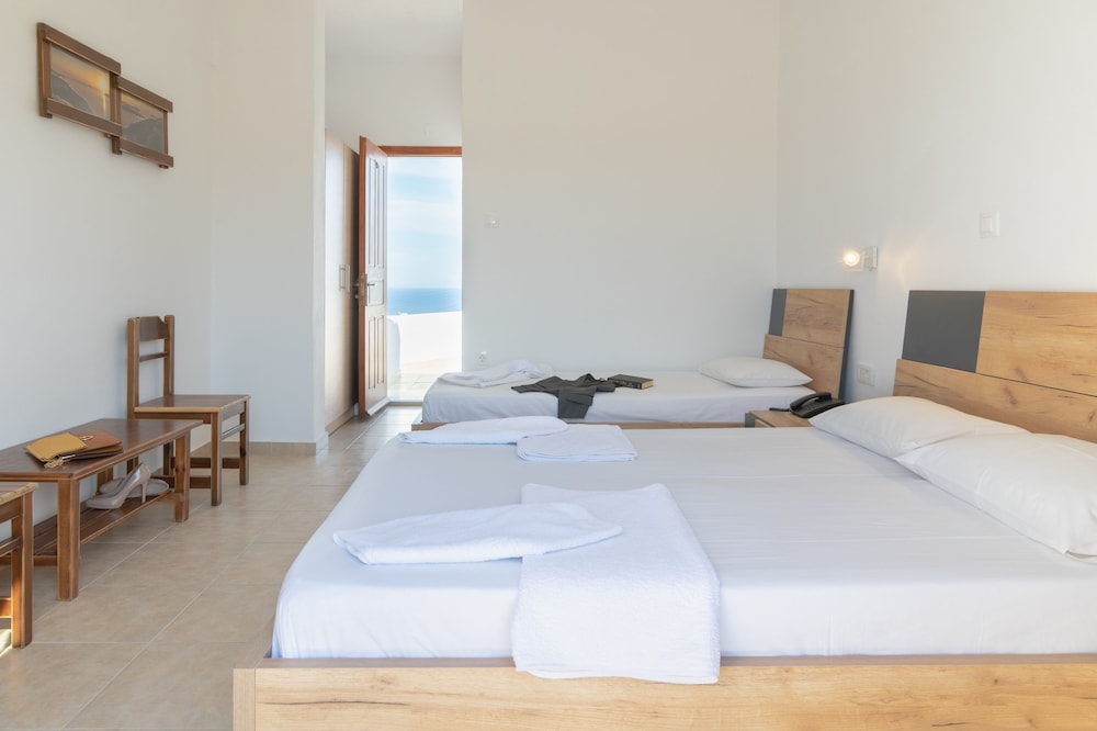 Adamastos — Hotel rooms in Akrotiri, South Aegean