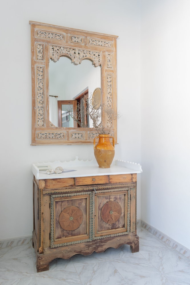 Adamastos — Hotel rooms in Akrotiri, South Aegean