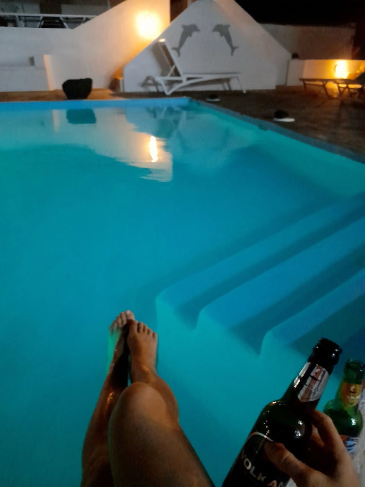 Adamastos — Swimming pool in Akrotiri, South Aegean