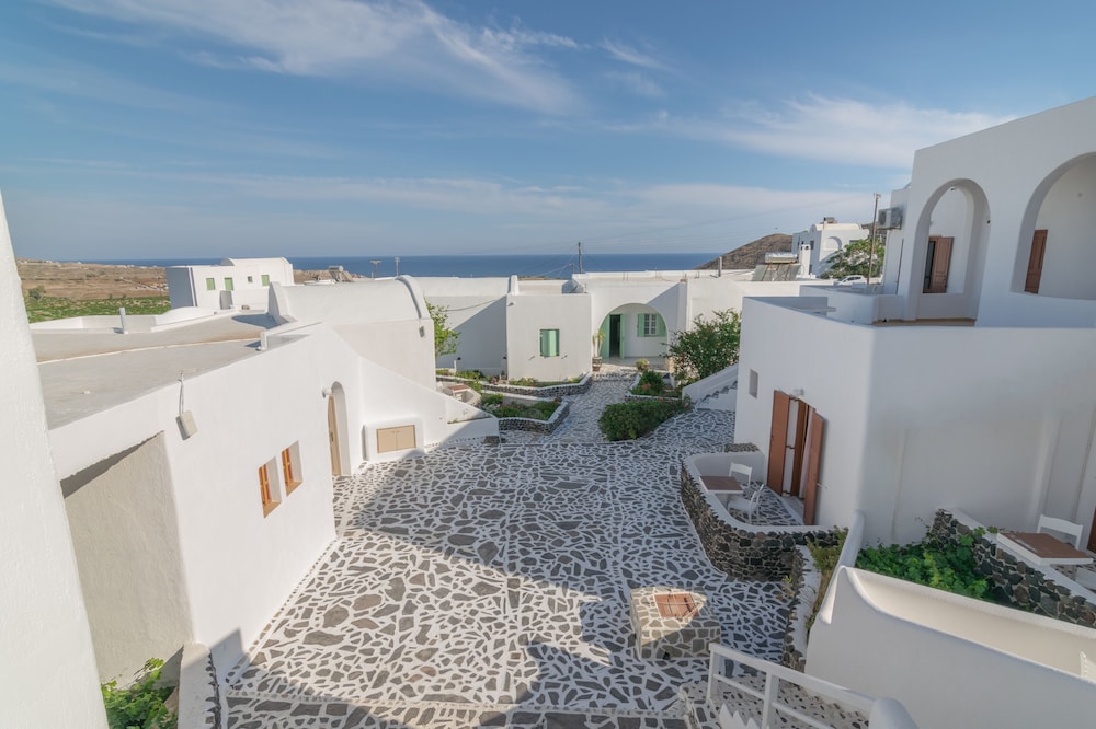 Adamastos — Hotel building in Akrotiri, South Aegean