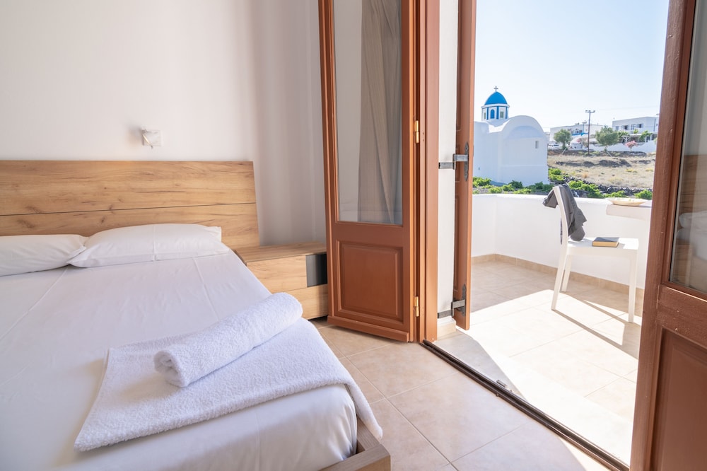 Adamastos — Hotel rooms in Akrotiri, South Aegean