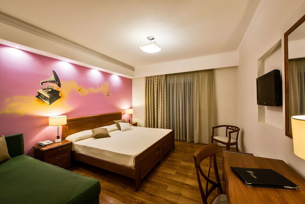 Mediterranean Beach Resort — Hotel rooms in Laganas, Ionian Islands