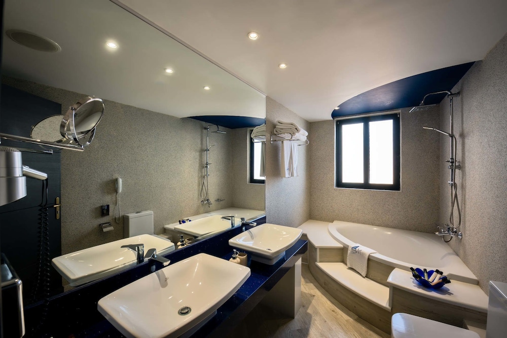 Mediterranean Beach Resort — Hotel rooms in Laganas, Ionian Islands