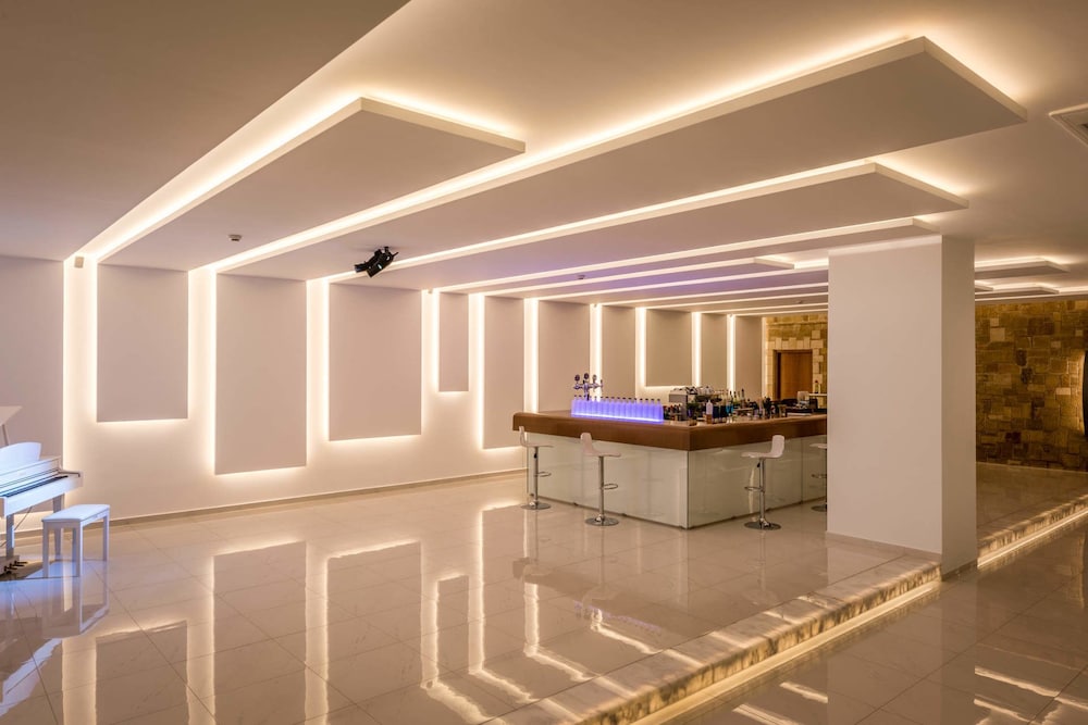 Mediterranean Beach Resort — Restaurant & bars in Laganas, Ionian Islands