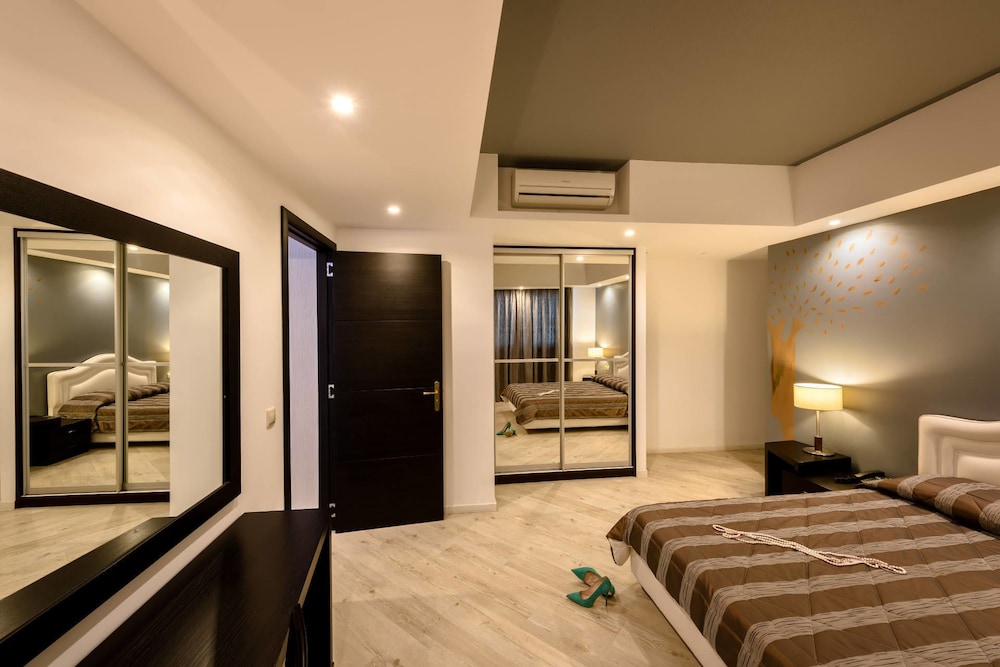 Mediterranean Beach Resort — Hotel rooms in Laganas, Ionian Islands
