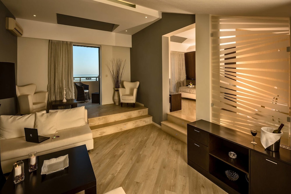 Mediterranean Beach Resort — Hotel rooms in Laganas, Ionian Islands