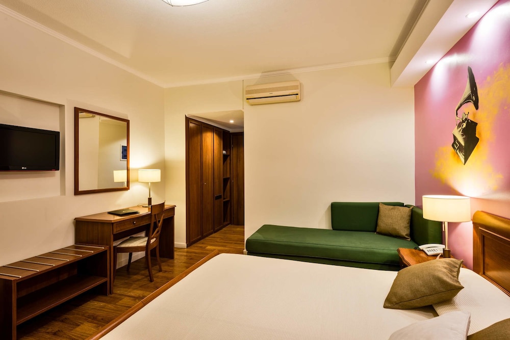 Mediterranean Beach Resort — Hotel rooms in Laganas, Ionian Islands