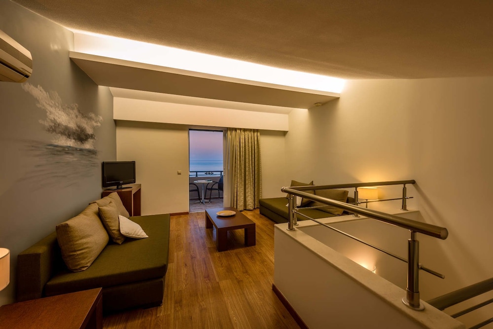 Mediterranean Beach Resort — Hotel rooms in Laganas, Ionian Islands
