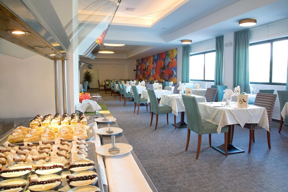 Mediterranean Beach Resort — Restaurant & bars in Laganas, Ionian Islands