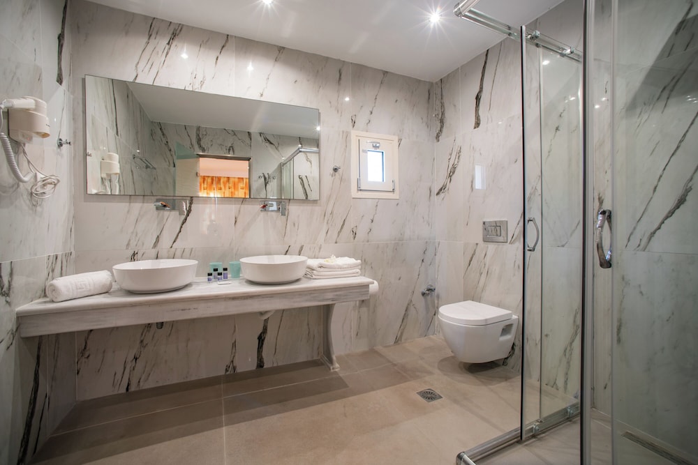 Corfu Maris Hotel — Hotel rooms in Benitses, Ionian Islands