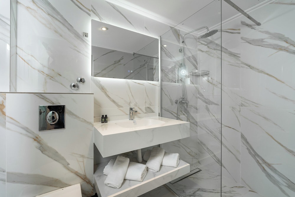 Corfu Maris Hotel — Hotel rooms in Benitses, Ionian Islands