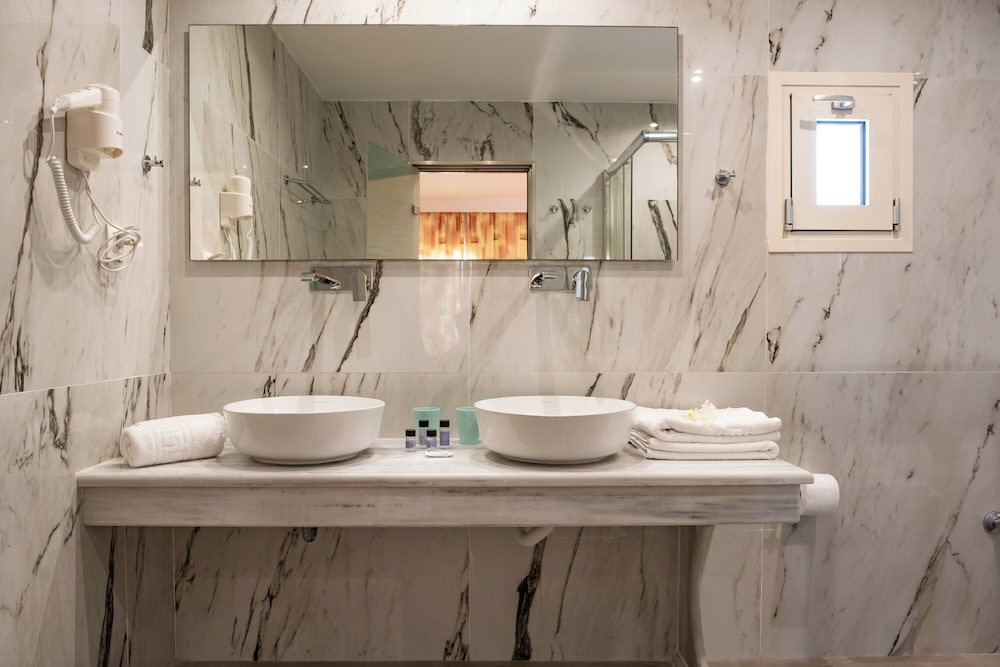 Corfu Maris Hotel — Hotel rooms in Benitses, Ionian Islands