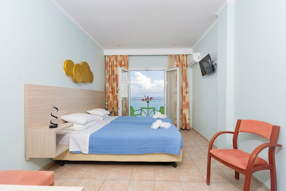Corfu Maris Hotel — Hotel rooms in Benitses, Ionian Islands
