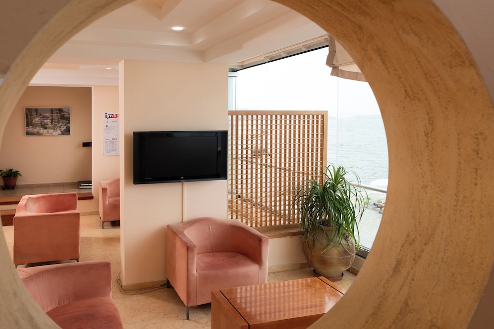 Corfu Maris Hotel — Hotel building in Benitses, Ionian Islands