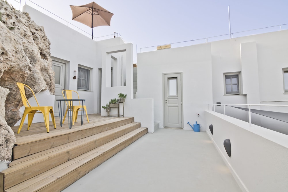 Lindos Comfy Suites — Hotel building in Lindos, South Aegean