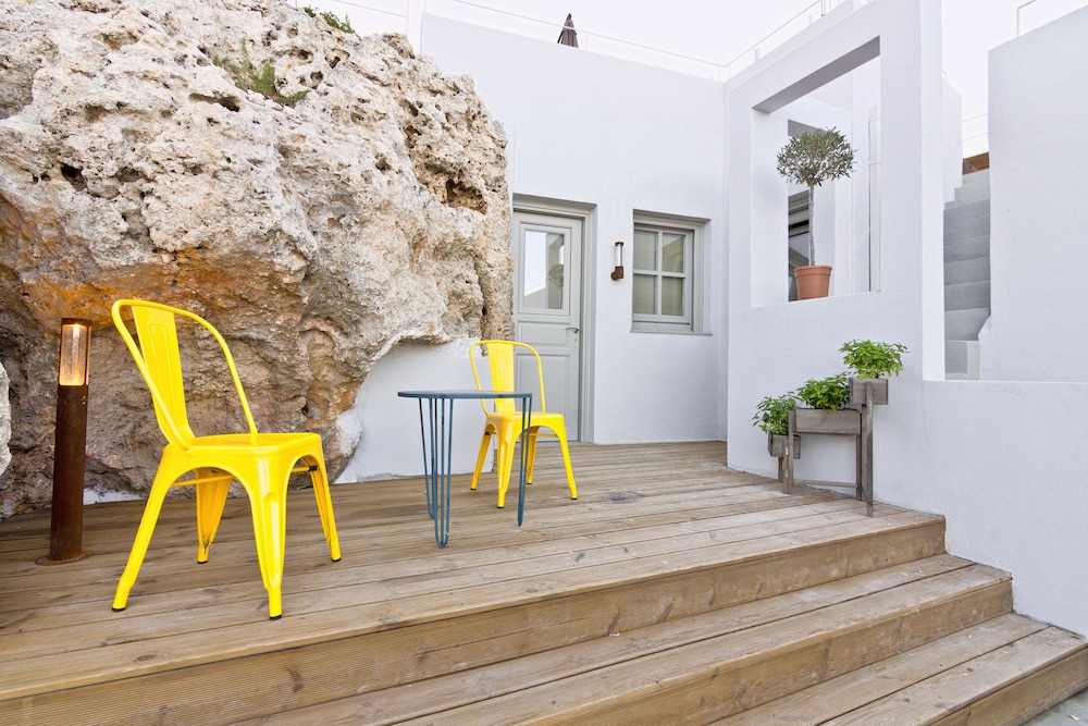 Lindos Comfy Suites — Hotel building in Lindos, South Aegean