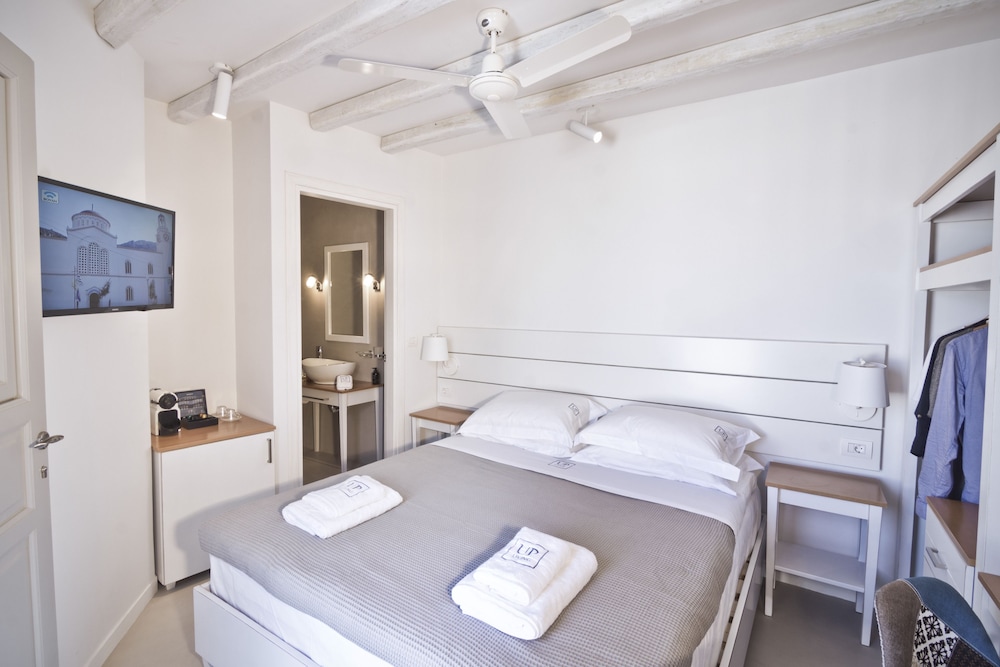 Lindos Comfy Suites — Hotel rooms in Lindos, South Aegean