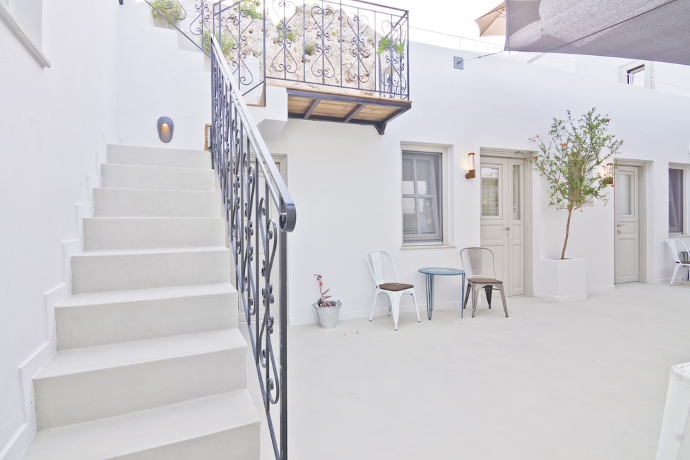 Lindos Comfy Suites — Hotel building in Lindos, South Aegean
