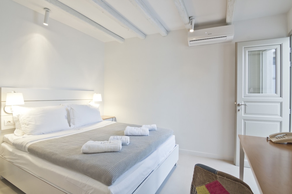 Lindos Comfy Suites — Hotel rooms in Lindos, South Aegean