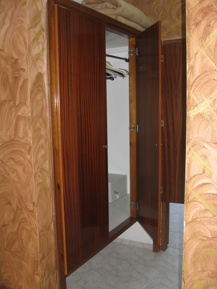Stenna Apartments — Hotel rooms in Kefalos, South Aegean