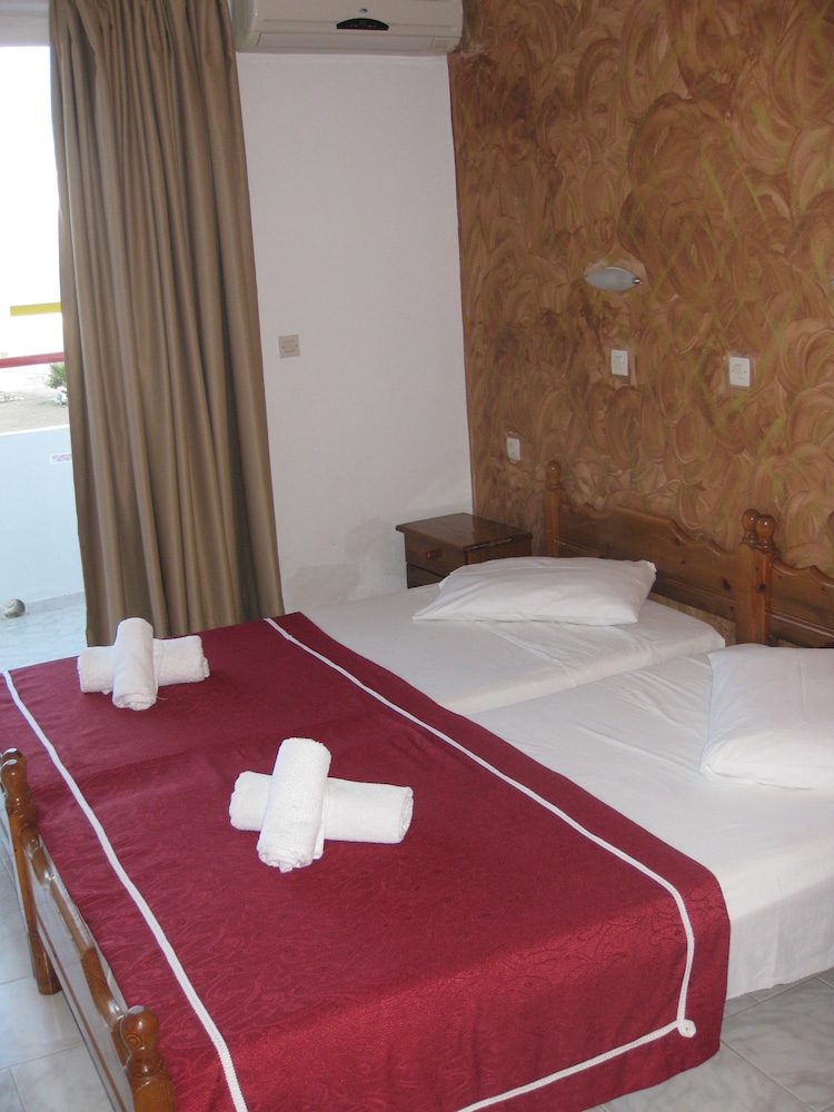 Stenna Apartments — Hotel rooms in Kefalos, South Aegean