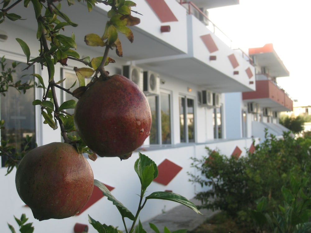 Stenna Apartments — Hotel building in Kefalos, South Aegean
