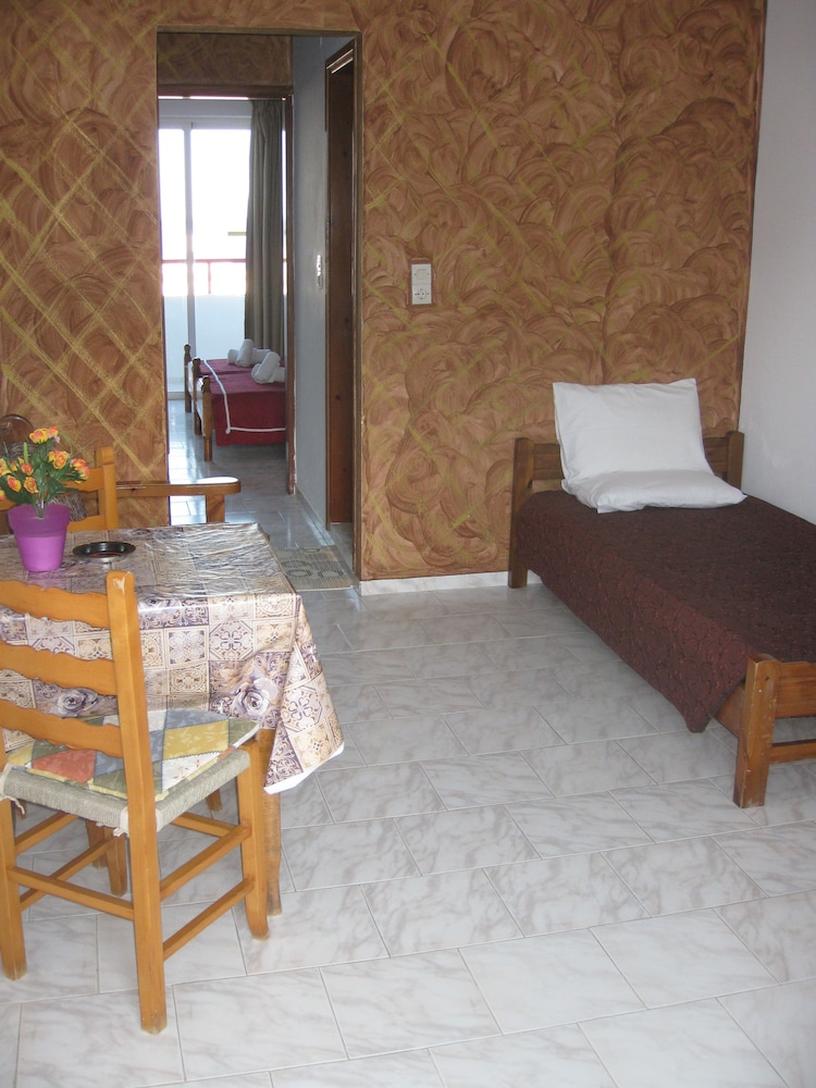 Stenna Apartments — Hotel rooms in Kefalos, South Aegean