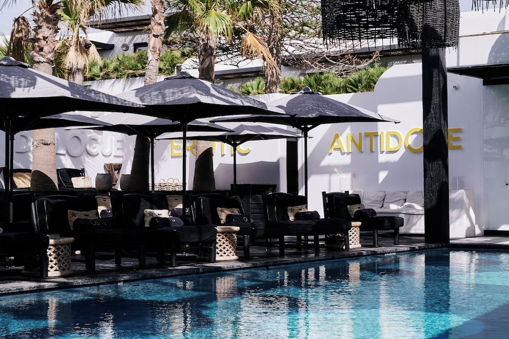 O by Myconian, Mykonos, a Member of Design Hotels — Swimming pool in Ornos, South Aegean