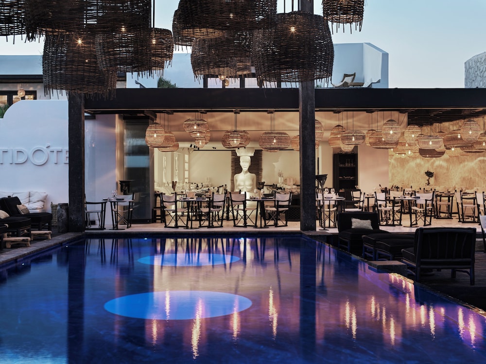 O by Myconian, Mykonos, a Member of Design Hotels — Restaurant & bars in Ornos, South Aegean